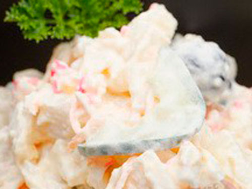 Гавайский салат с морепродуктами и картофелем