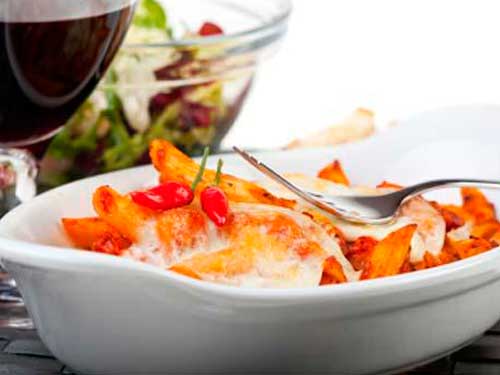 Макароны с тунцом и томатным соусом