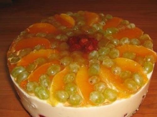 Сливочно-творожный торт с фруктами