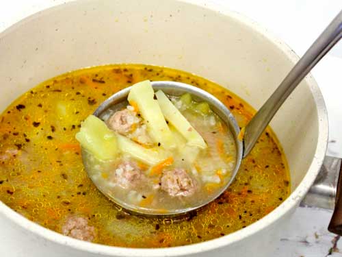 Суп с фрикадельками и рисом